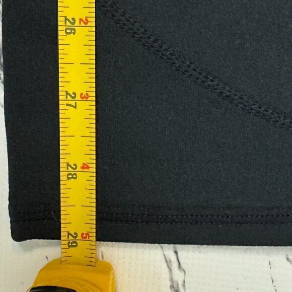 NWT - Fabletics Capris - Size L - Picture 6 of 8